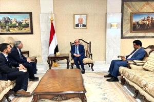وزير الخارجية يؤكد أهمية الضغط على الحوثيين ويشيد بدعم الاتحاد الأوروبي لليمن