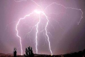 الصواعق تحصد 98 حياة في اليمن منذ يونيو.. الحديدة آخر الضحايا

