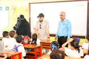 مدير عام صيرة يتفقد العملية التعليمية في مدرستي الغرباني والبيحاني
