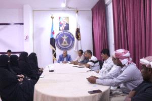 انتقالي المهرة يعزز الشراكة مع الجمعيات النسوية ويدعم 650 طالبًا بمستلزمات دراسية