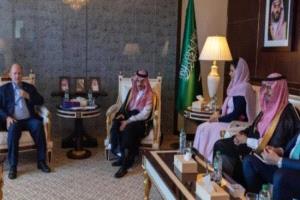 وزير الخارجية السعودي يبحث مع سيناتورين أمريكيين تعزيز العلاقات والقضايا المشتركة
