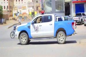 مكافحة المخدرات بعدن وحضرموت تطيح بمروجين ومتعاطين وتحرز مواد ممنوعة