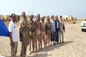 مدير عام ذو باب المندب يتفقد جهود مسام لنزع الألغام حول المجمع الحكومي