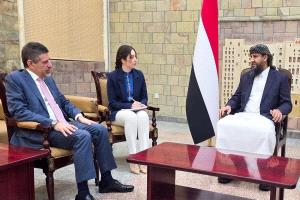 المحرّمي يؤكد مع السفير الأمريكي أهمية دعم الإصلاحات الاقتصادية ومكافحة الإرهاب