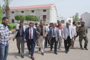 لملس يتفقد كلية طب الأسنان بعدن ويؤكد دعمه لمشاريع الجامعة الاستراتيجية
