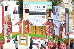 محافظ حضرموت يطلق مشاريع تعليمية وصحية ويضع حجر الأساس لمجمع المُعجل بالشحر