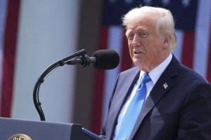 ترامب يرسل غواصتين نوويتين إلى سواحل روسيا كإجراء احترازي