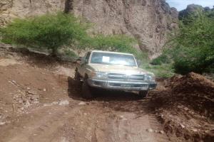 أهالي الأزارق يفتتحون طريق شريان الحياة لتخفيف العزلة الجبلية