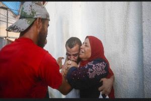 إسرائيل تفرج عن 10 فلسطينيين من غزة بعد اعتقالهم بظروف قاسية
