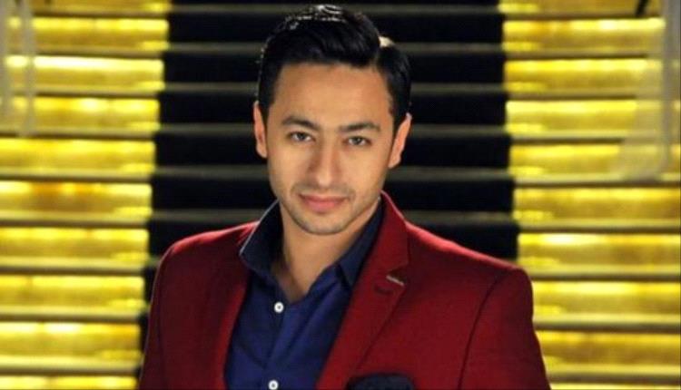حمادة هلال يرسل دعاء الشفاء لهاني شاكر