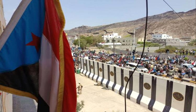 جماهير الجنوب تعيد فتح مقرات الانتقالي دفاعاً عن مكتسباتها