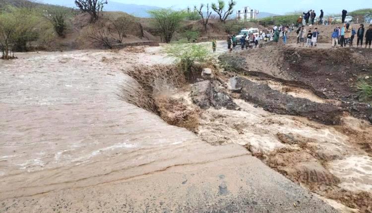 تعز: قافلة إنسانية توزع مساعدات عاجلة للمتضررين من السيول في الساحل