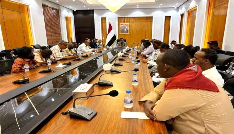 المكلا: صلح وإنهاء قضية مقتل صياد حضرمي بصومالاً وتسليم الدية