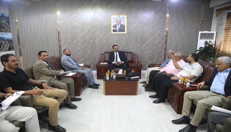 الضالع تبحث تطوير الطرق وحل المشاريع المتعثرة