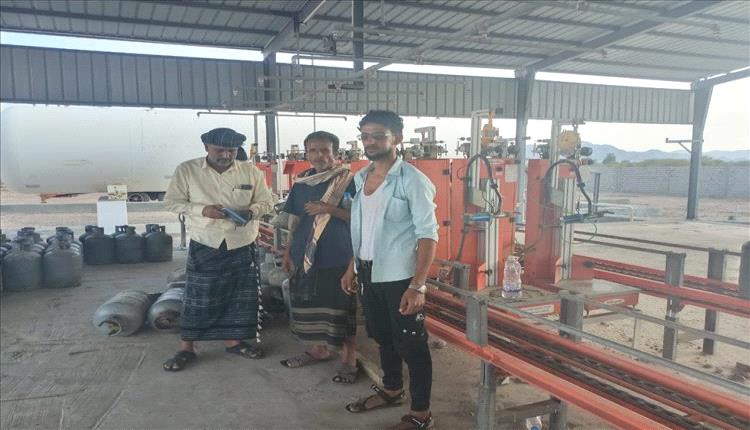 تدشين مركز الإصدار الآلي بخنفر لتسهيل استخراج البطاقة الذكية في أبين