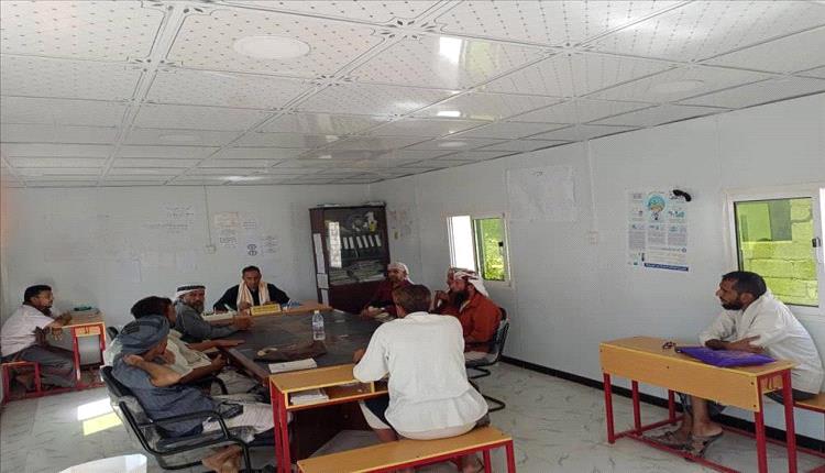 مدرسة عثمان بن عفان تهددها الخراب.. وأولياء الأمور يرفعون مذكرة عاجلة لمحافظ أبين