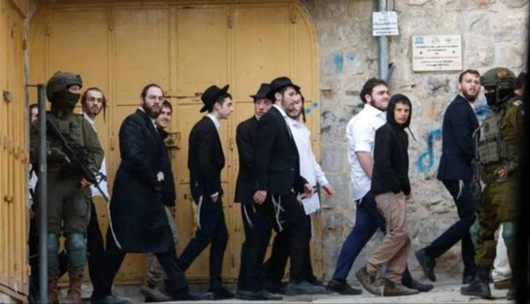 الشرطة الإسرائيلية توقف 8 مستوطنين بعد هجوم وحرق منازل في قرية قُصرة بالضفة الغربية