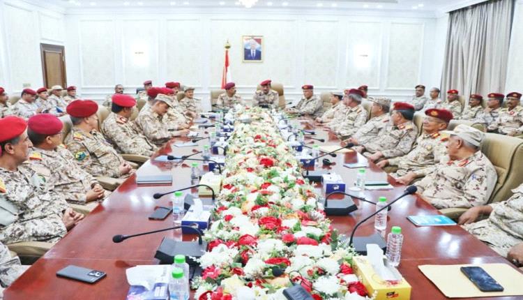 منتسبو الدفاع والداخلية بلا رواتب منذ أشهر.. معاناة معيشية تتفاقم