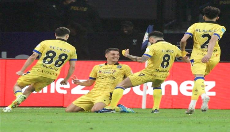 التعاون يصنع التاريخ.. والنصر يبتعد بخمس نقاط