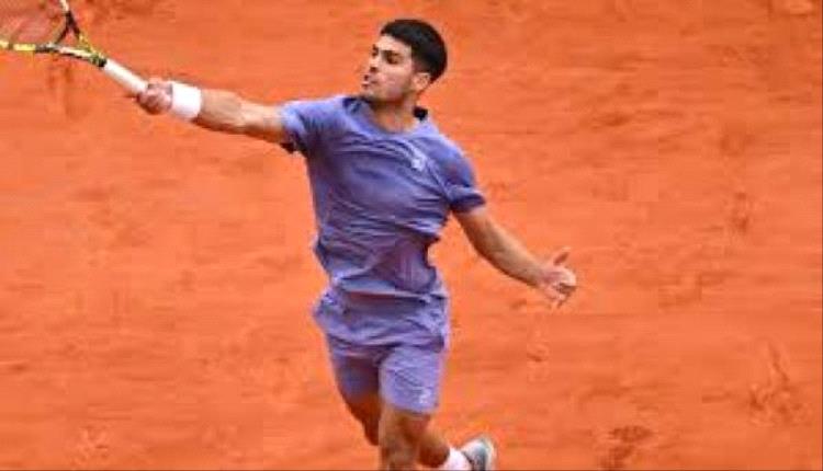 كارلوس ألكاراز يعود لعشقه الأول.. طموح جديد فوق التراب نحو رولان غاروس