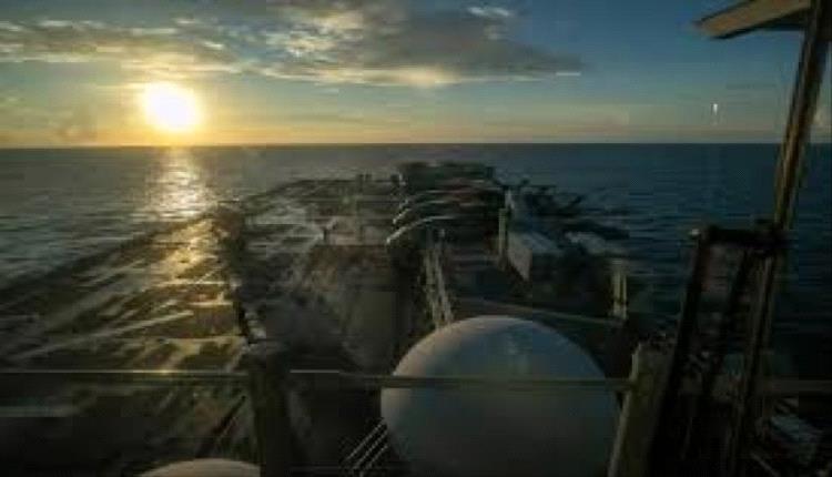 التوتر يتصاعد: الحرس الثوري الإيراني يرد ويجبر سفينة أميركية على التراجع