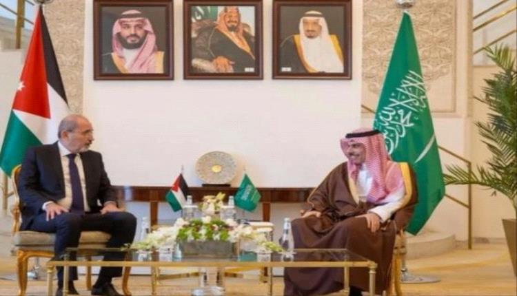 فيصل بن فرحان والصفدي يبحثان تعزيز العلاقات والتطورات الإقليمية