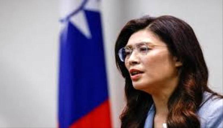 زعيمة المعارضة التايوانية تهبط في شنغهاي بعد عقد