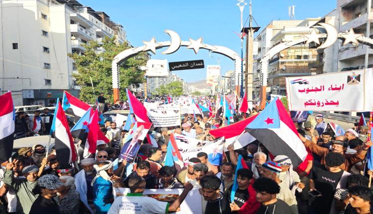 انتقالي عدن يعلن تضامنه مع حضرموت ويدين أحداث القمع ويؤكد تمسكه بخياراته السياسية