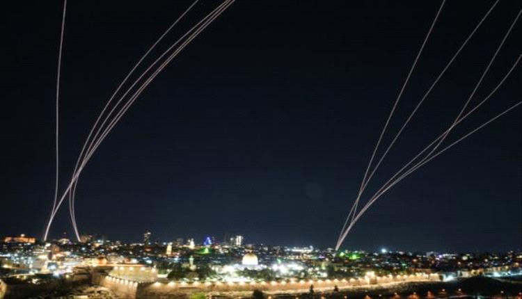 خرق مبكر للهدنة.. صواريخ إيرانية تهز إسرائيل بعد إعلان ترامب