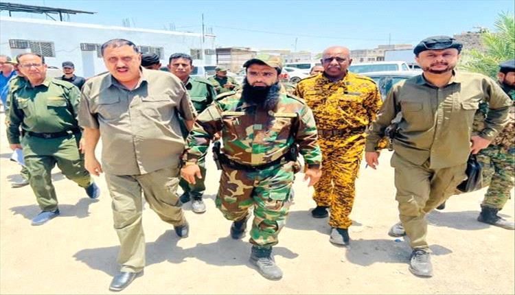 مدير أمن عدن يعزز قدرات مكافحة المخدرات ويؤكد ضرب شبكات التهريب