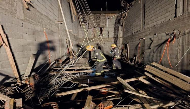 مصرع عاملين بانهيار مبنى أثناء الهدم في خور مكسر.