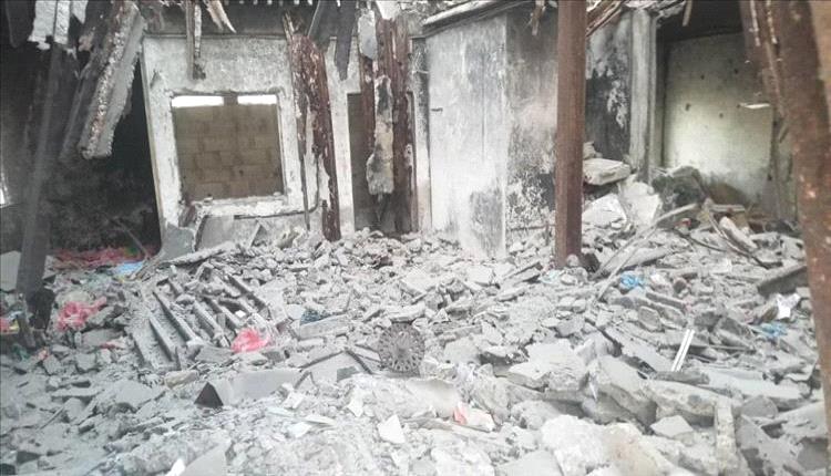 عدن: أسرة مدمَّر منزلها في خور مكسر تناشد لإنهاء سنوات التشرد