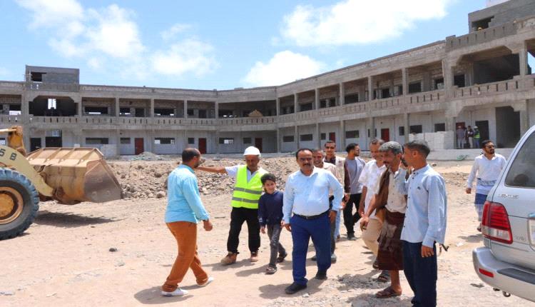 تقدم ملحوظ في مشروع ثانوية الشهيد سالم قطن بخورمكسر وتجاوز الإنجاز 85%