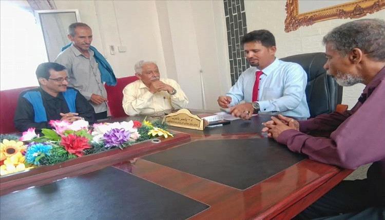 صلح ينهي خلافًا بين مدير كهرباء أبين وإعلامي محلي ويطوي صفحة التوتر