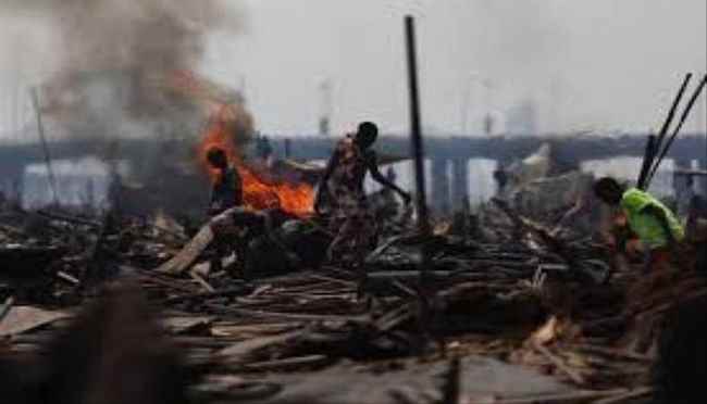 نيجيريا تحقق في غارة جوية دامية استهدفت مسلحين ومخاوف من سقوط المدنيين