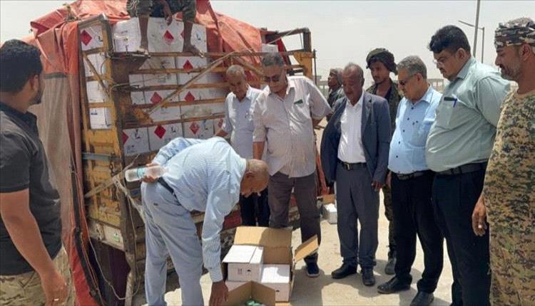 لحج.. لجنة وزارية تتحقق من شحنة مبيدات مهربة