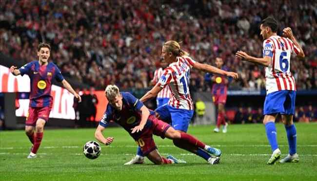 برشلونة يودّع أوروبا.. أتلتيكو يحسم التأهل رغم انتصار كتالوني متأخر