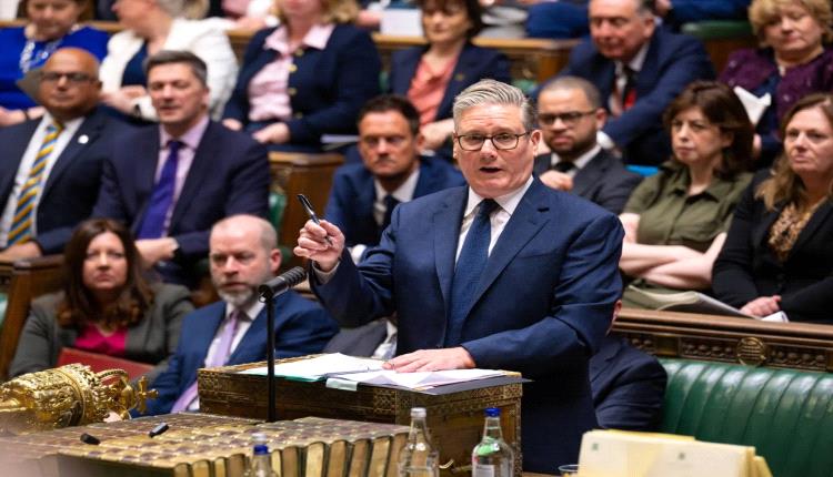 ستارمر: لن «أرضخ» لضغوط ترمب للانضمام إلى حرب إيران