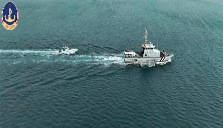 رضوم تشيد بخفر السواحل ومصنع حضرمي في البحث عن الصيادين المفقودين