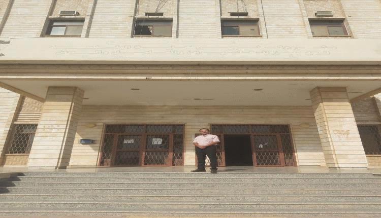 أكاديمي يحذر من "الجمود الإداري" في جامعة عدن ويدعو لتفعيل التدوير الوظيفي