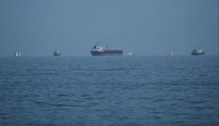 قيود إيرانية على عبور هرمز.. حركة السفن تعود بحذر