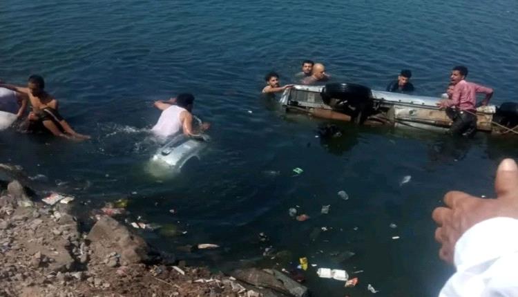 فاجعة على “خط الجسر” بعدن.. وفاة أب ونجله تعيد ملف “طريق الموت” للواجهة