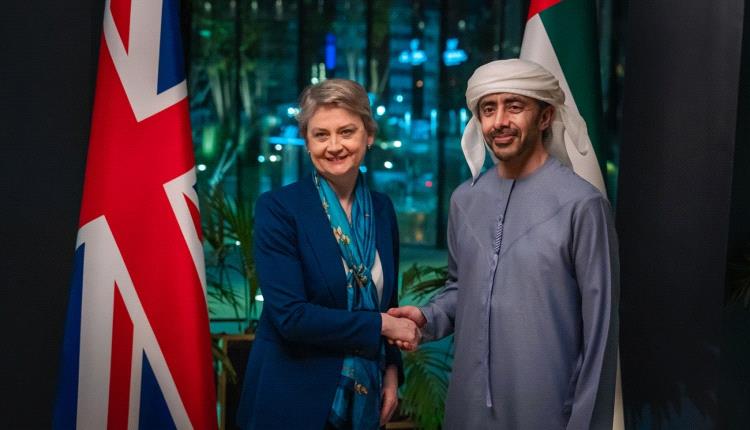 عبدالله بن زايد يبحث مع وزيرة خارجية بريطانيا تطورات الأوضاع الإقليمية
