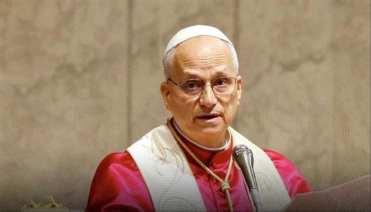 الفاتيكان يهدئ التوتر: البابا يقلل من شأن الخلاف مع ترامب