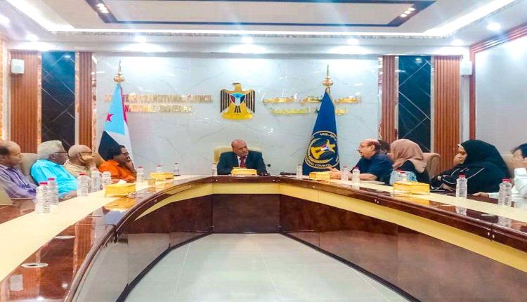 القائم بأعمال رئيس الجمعية الوطنية يلتقي بقيادة اتحاد أدباء وكتاب الجنوب بعدن