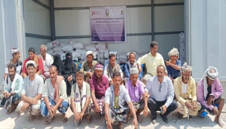 كلية ناصر للعلوم الزراعية توزع الأعلاف ووحدات الألبان في مديريات لحج