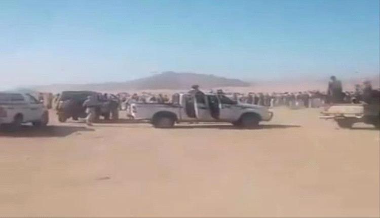 قبائل دهم تحتشد في الجوف وتصعّد بعد اختطاف شيخ قبلي على يد عناصر حوثية
