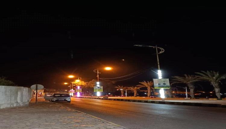 تدشين المرحلة الأولى من مشروع إنارة كورنيش كود النمر في البريقة بدعم “رؤية عدن”