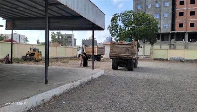 حملة ميدانية لتحسين النظافة والبيئة المدرسية في عدن