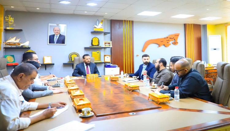 محافظ العاصمة عدن يبحث مع نائب مدير منظمة كير العالمية البرامج التي تنفذها في عدن 